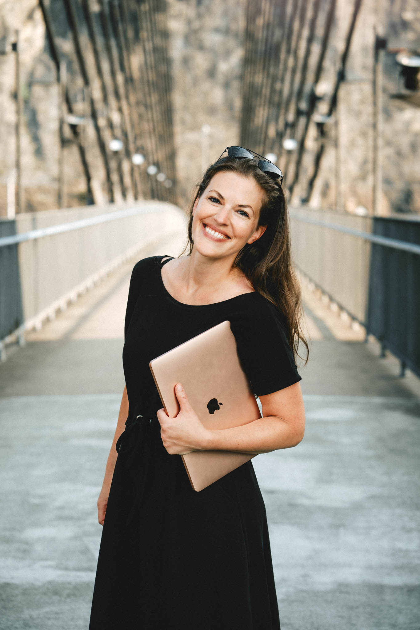 most pc v ruce u těla colour